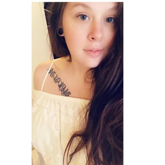 Meet your Posher, Beth - Picture 1 of 1